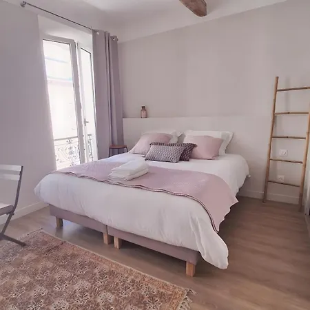 1 Vagliano Apartment *